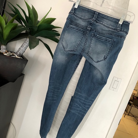 Ripped skinny jeans - Picture 2 of 3